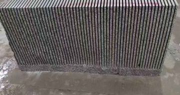 金昌芝麻白毛板荒料切割