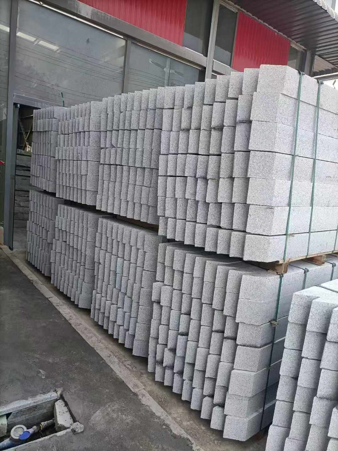 金昌芝麻白树围石 树池