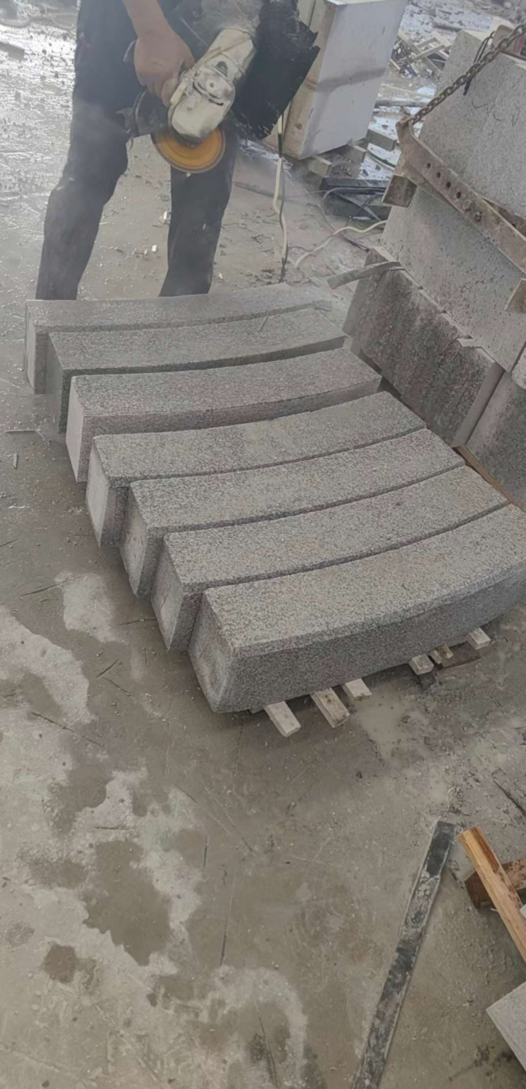 金昌芝麻白弧形路牙石